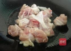 青椒炒鸡块的做法图解2