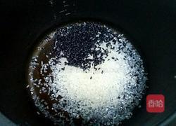 紫米粥的做法图解1