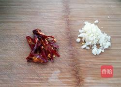 西兰花拌木耳的做法图解2