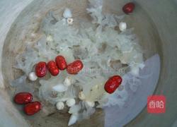 莲子雪耳百合糖水的做法图解4