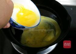 洋葱鸡蛋炒面的做法图解2