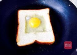 土司煎蛋的做法图解4