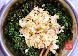 韭菜鸡蛋包子的做法图解6