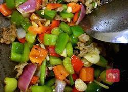 青红椒炒牛肉的做法图解5