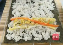 Illustration of how to make egg yolk sushi 9