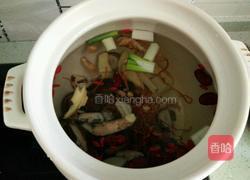 香菇虫草炖鸡的做法图解1