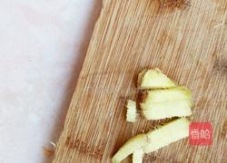 胡萝卜炒香肠的做法图解3