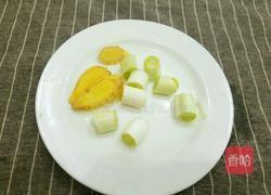 黄豆花生炖猪蹄的做法图解3