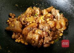 黄豆花生炖猪蹄的做法图解10
