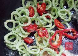 咸蛋黄炒苦瓜的做法图解5