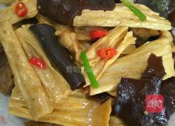 木耳炒腐竹的做法图解2