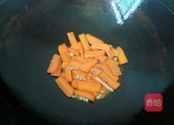 胡萝卜木耳炒山药的做法图解2