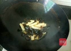 胡萝卜木耳炒山药的做法图解3