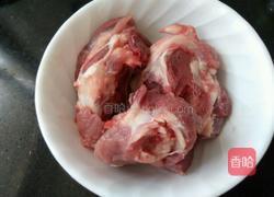 大骨棒汤的做法图解1