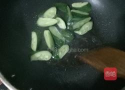 黄瓜炒皮蛋的做法图解4