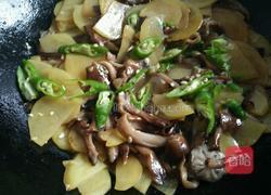 榛蘑炒土豆片的做法图解9