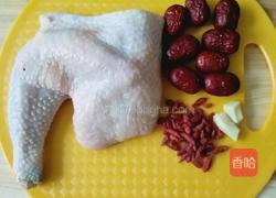 红枣杞子蒸滑鸡的做法图解1