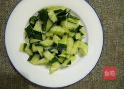 黄瓜鸡蛋面的做法图解2