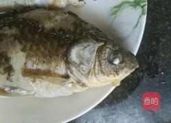 奶汤鲫鱼的做法图解3