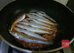香辣茄汁沙丁鱼的做法图解4