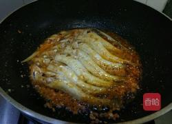 香辣茄汁沙丁鱼的做法图解5