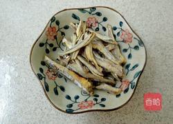 鱼干小炒水晶皮的做法图解2