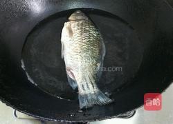 枸杞鲫鱼汤的做法图解4