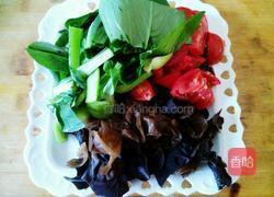 鸡蛋西红柿木耳的做法图解2