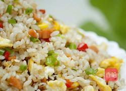 五彩火腿炒饭的做法图解9