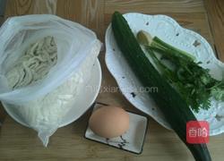 黄瓜面条的做法图解1