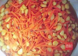 甜玉米小炒胡萝卜的做法图解3