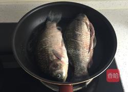 酱炖鲫鱼的做法图解2