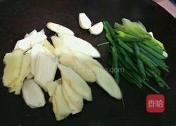 仔姜炒鸡的做法图解3