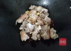 猪脚花生煲的做法图解9