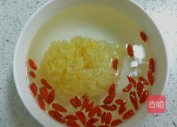 冰糖银耳汤的做法图解2