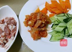 辣白菜炒肉的做法图解1