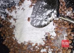 挂霜花生的做法图解5