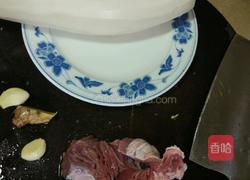 白萝卜炖牛肉的做法图解1