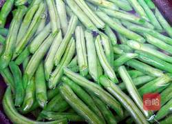 四季豆炒猪肉的做法图解2