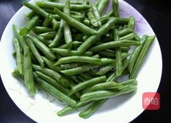四季豆炒猪肉的做法图解1