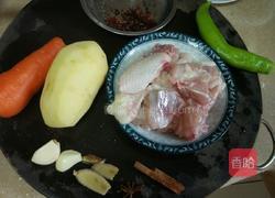 新疆沙湾大盘鸡的做法图解1