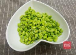 虾仁毛豆的做法图解1