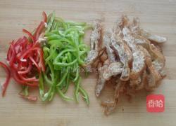 辣椒炒面筋的做法图解2