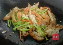 辣椒炒面筋的做法图解5