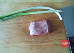 葱爆猪肉的做法图解1