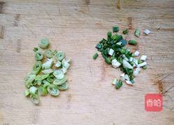 香菇山药瘦肉面片汤的做法图解2