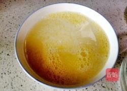 胡萝卜鸡蛋米汤羹的做法图解3