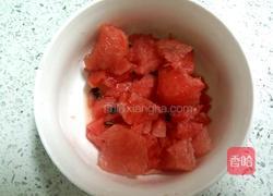 牛奶西瓜冰棒的做法图解2