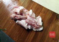 胡萝卜炒五花肉的做法图解2