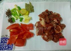 番茄牛肉的做法图解1